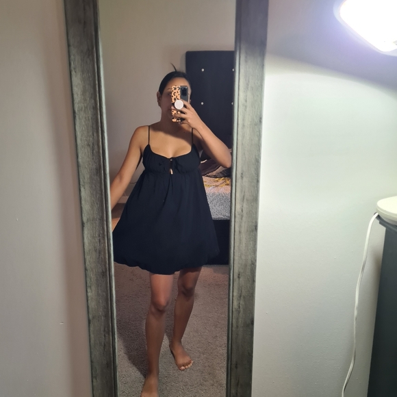 Cute black mini dress - Picture 8 of 9